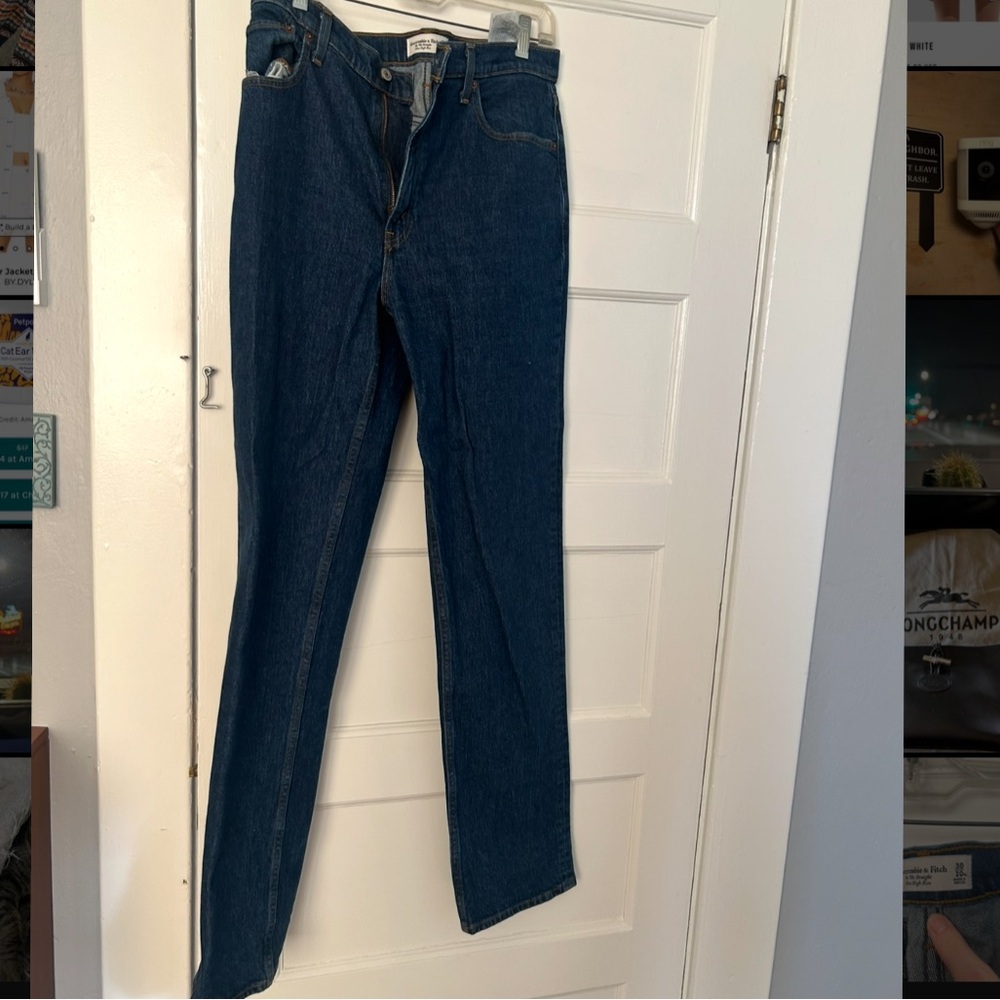 Abercrombie “The 90’s Straight Ultra Highrise”